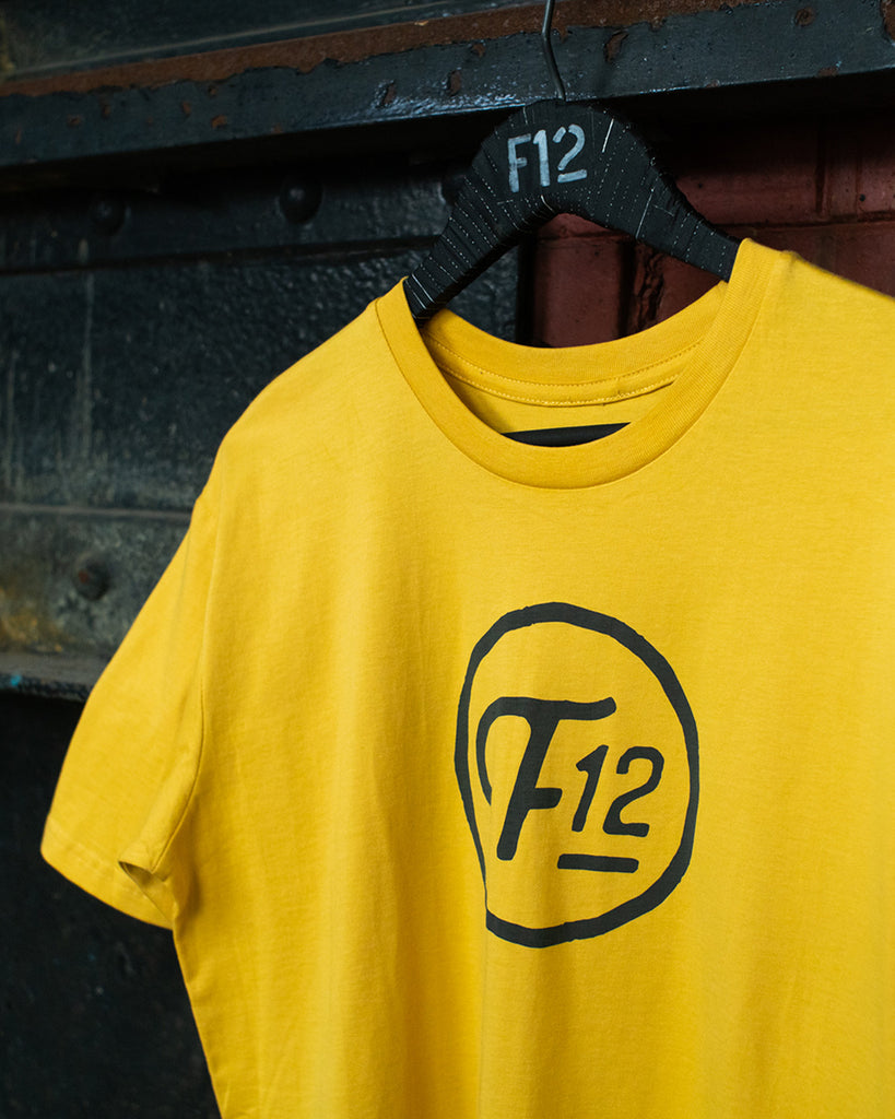 F12 CIRCLE SCRIPT LOGO TEE - MUSTARD