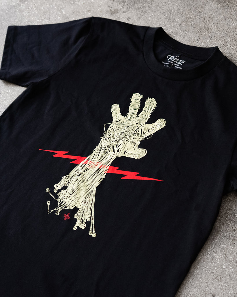 THE PICKING HAND TEE - BLACK