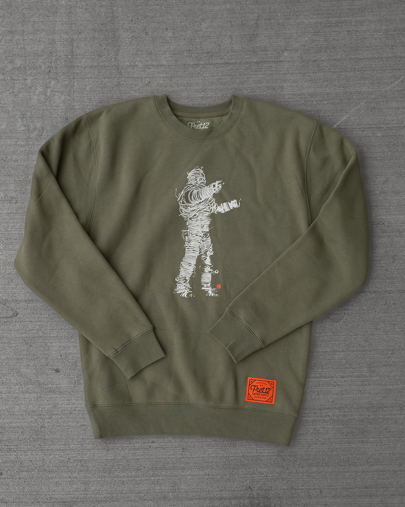 This warm crewneck in army green features the String Thing screen printed on the chest, and the iconic FRET12 orange woven label on the hem.