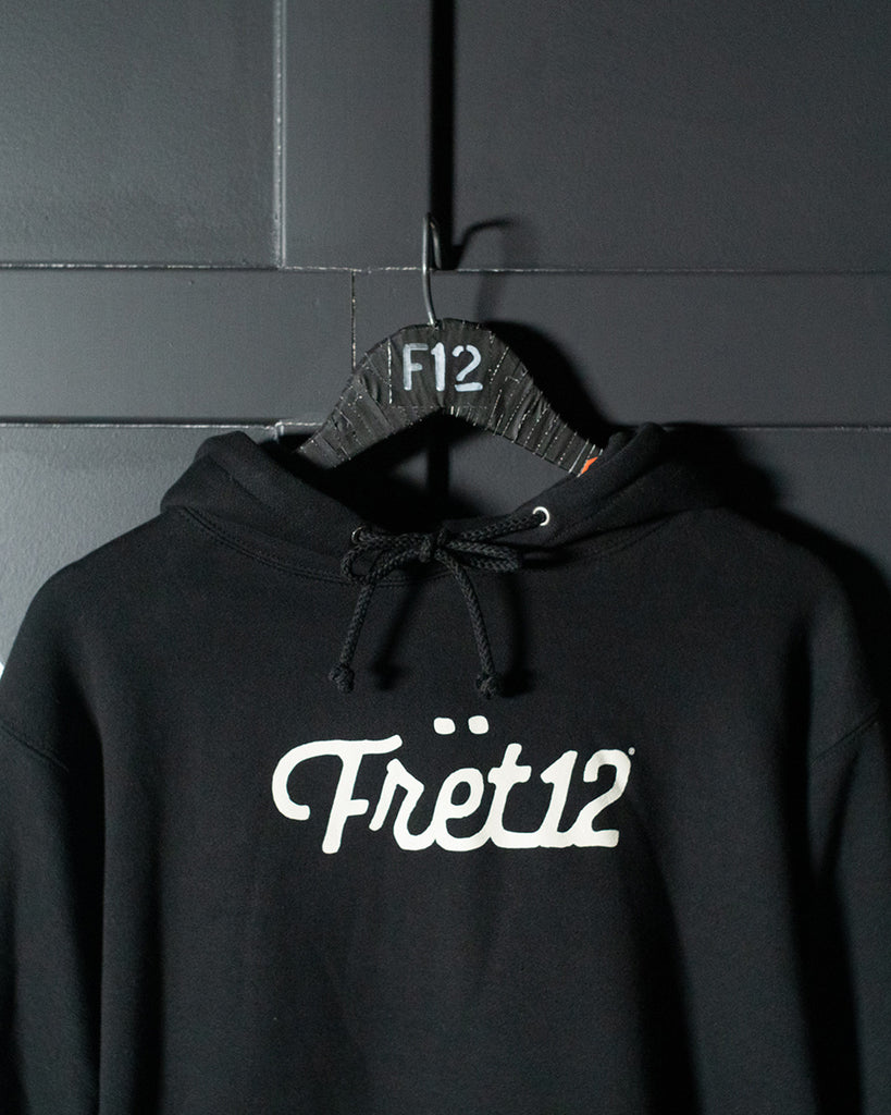 FRET12 SCRIPT LOGO HOODIE - BLACK